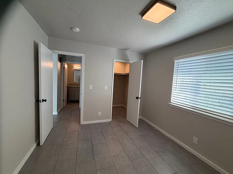 116 N Yosemite Ave — Photo 3