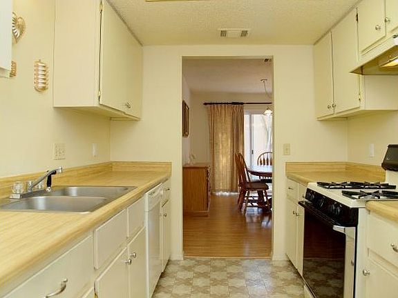5th image of 2404 Broken Oak Dr