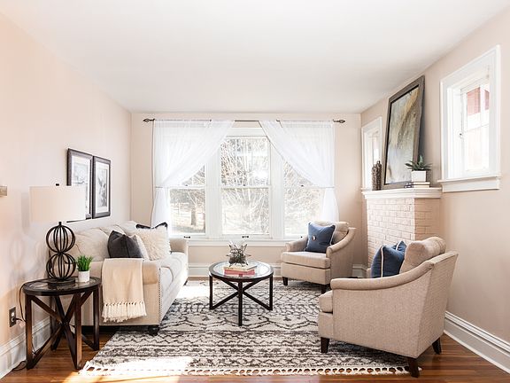 3rd image of 1521 Hawthorne Pl