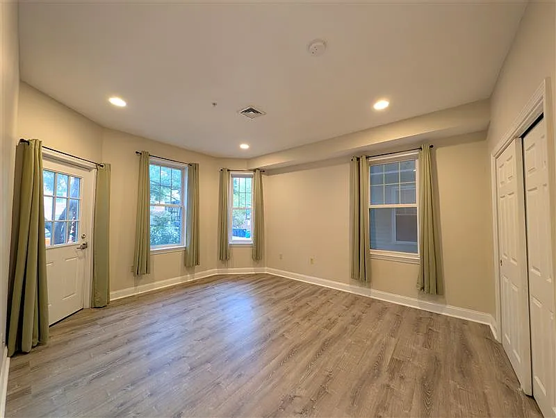 2 bed, 666 sqft, $3,000 — Photo 2