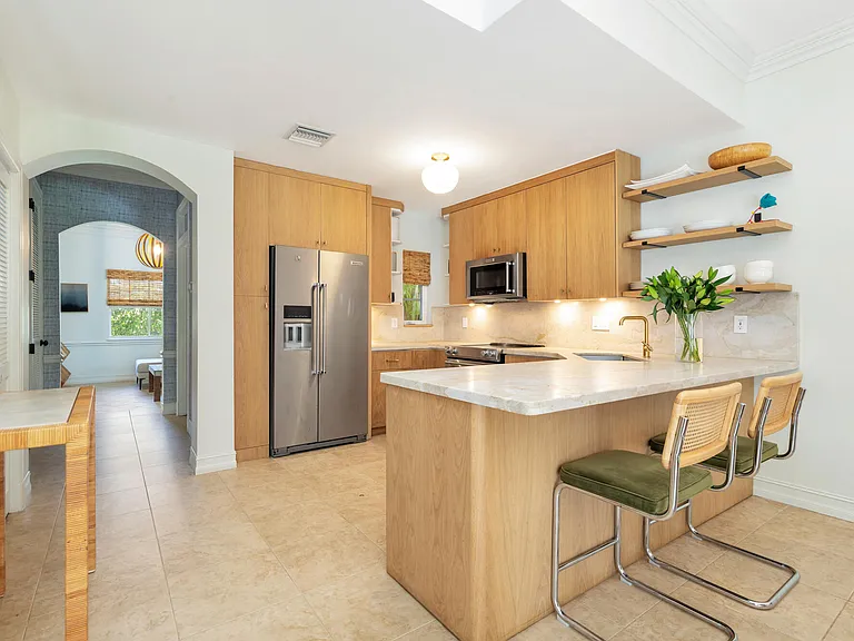 375 Plymouth Rd — Photo 10