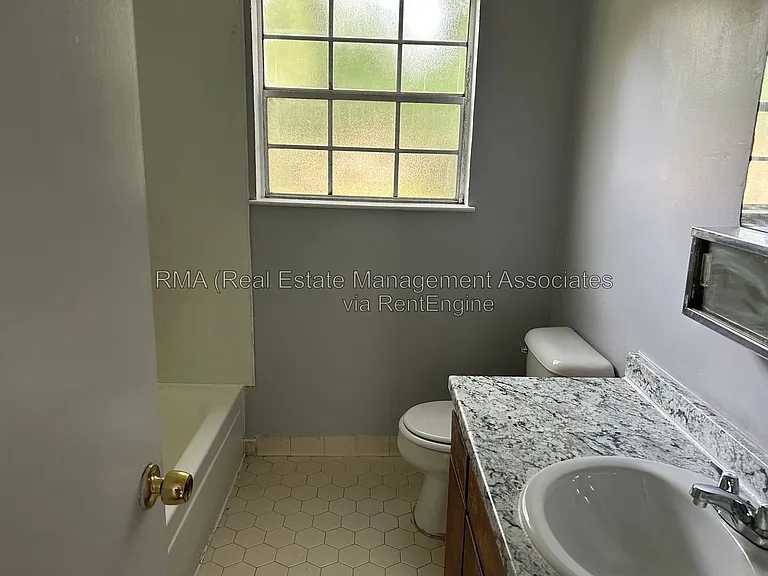 1110 W Poplar St #L3 — Photo 6