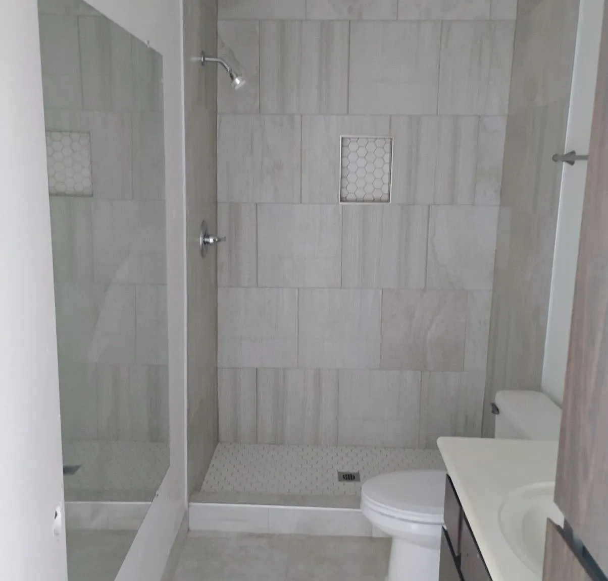 2 bed, 950 sqft, $1,200 — Photo 3