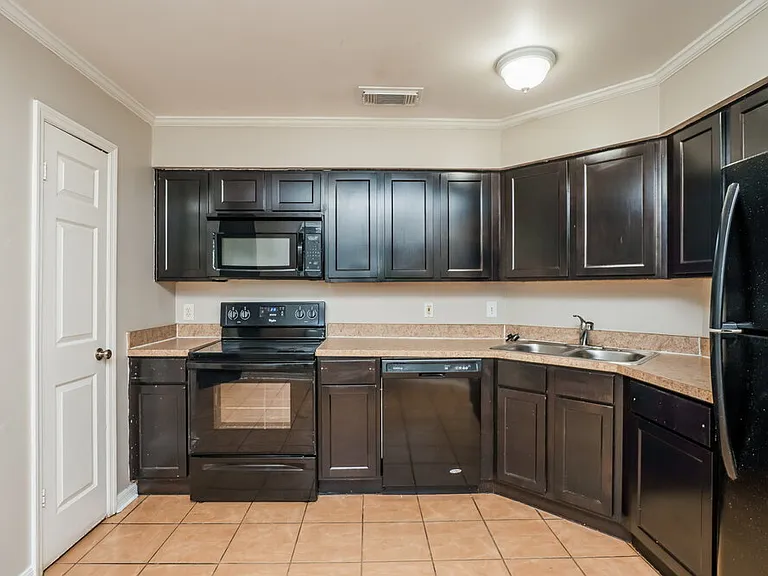 2629 Saffron Dr — Photo 6