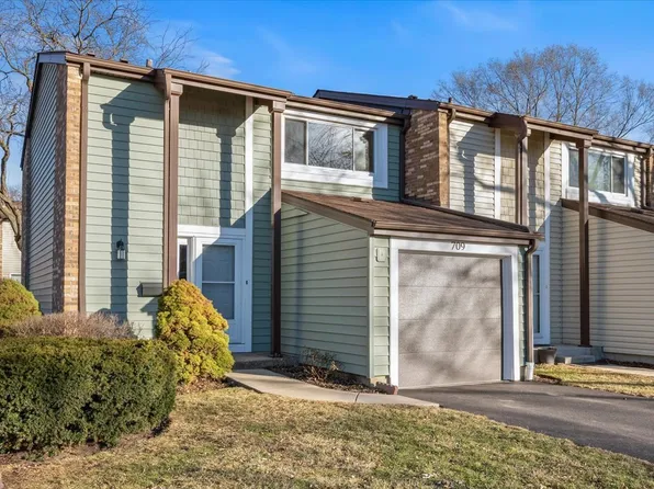 709 Lakeside Circle Dr, Wheeling, IL 60090