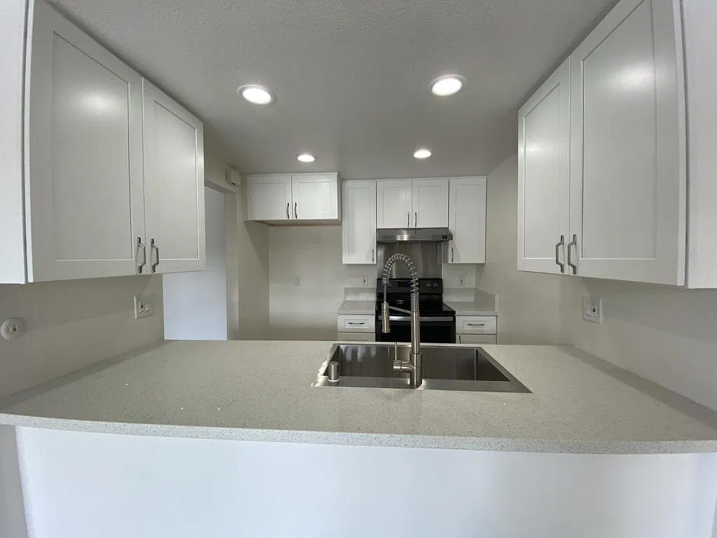 180 N Richmont Dr — Photo 2