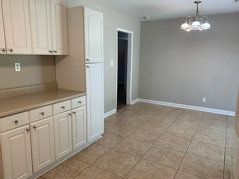 943 Parkstone Dr — Photo 6
