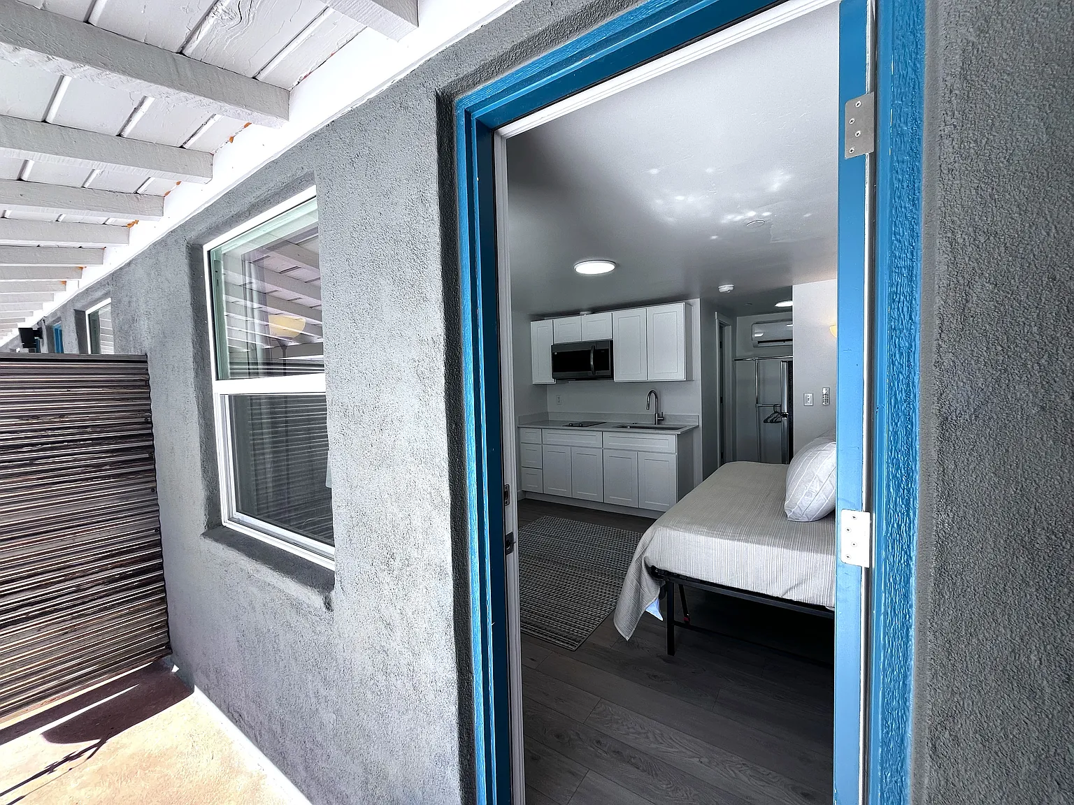 Western Hills Apartments — Photo 1