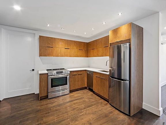 2nd image of 495 Saint Johns Pl #6R