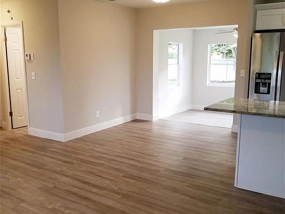 5th image of 240 W Aldea