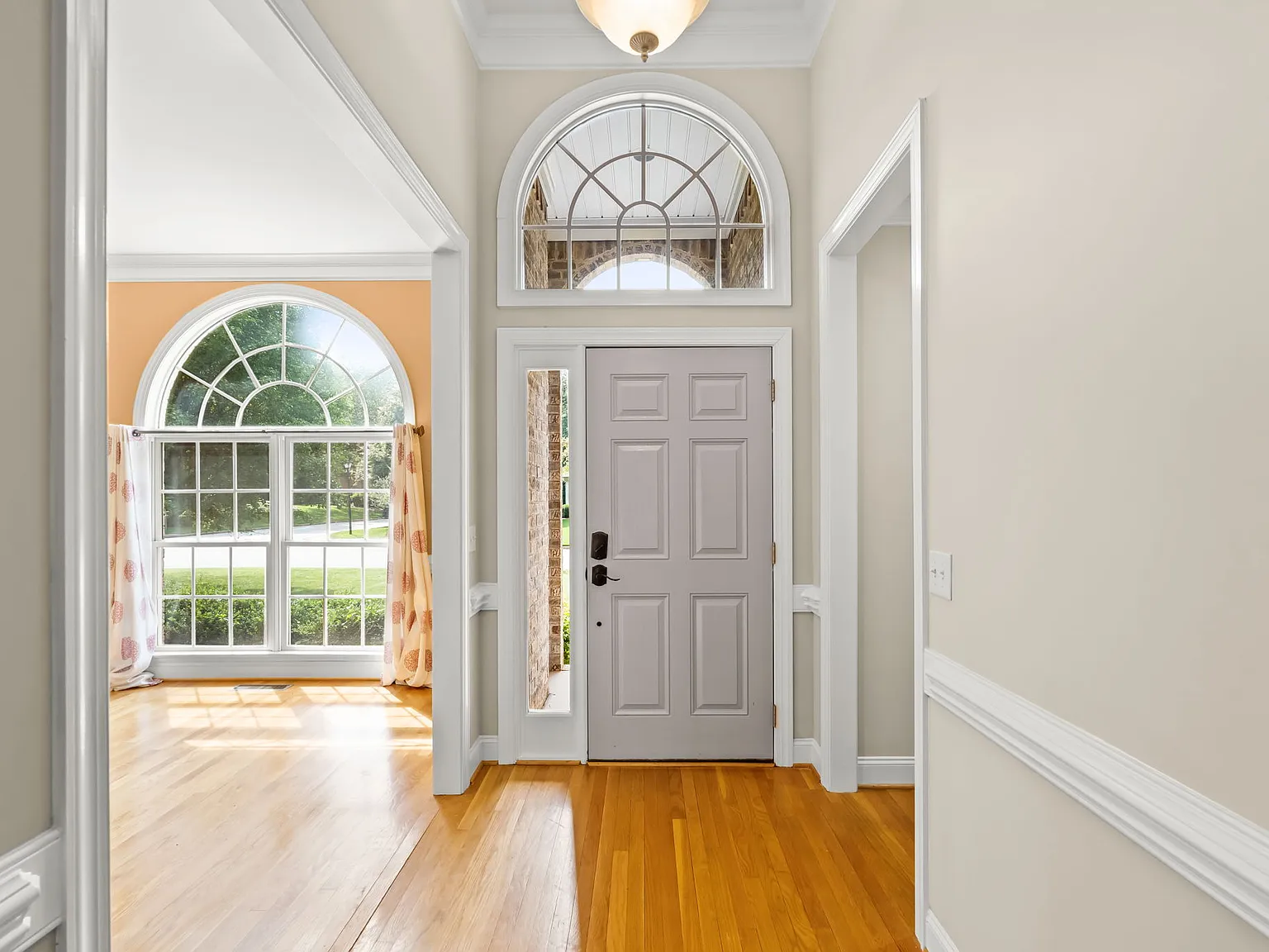 4 bed, 2.5 bath, 2417 sqft, $2,600 — Photo 3