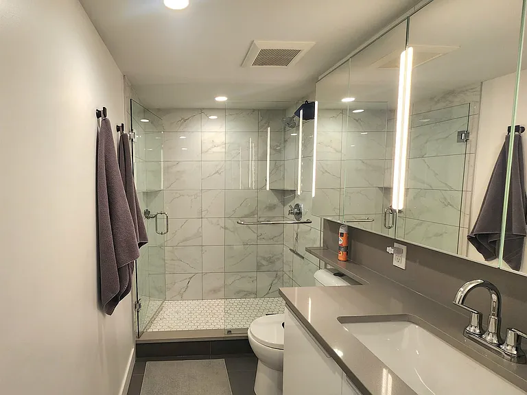 921 Thurlow St #204 — Photo 7