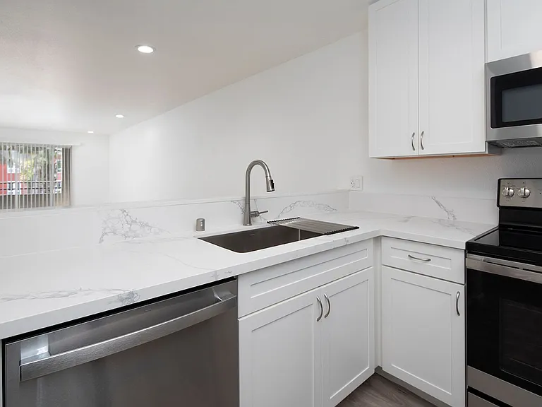 Mission Pacific Apartments — Photo 63