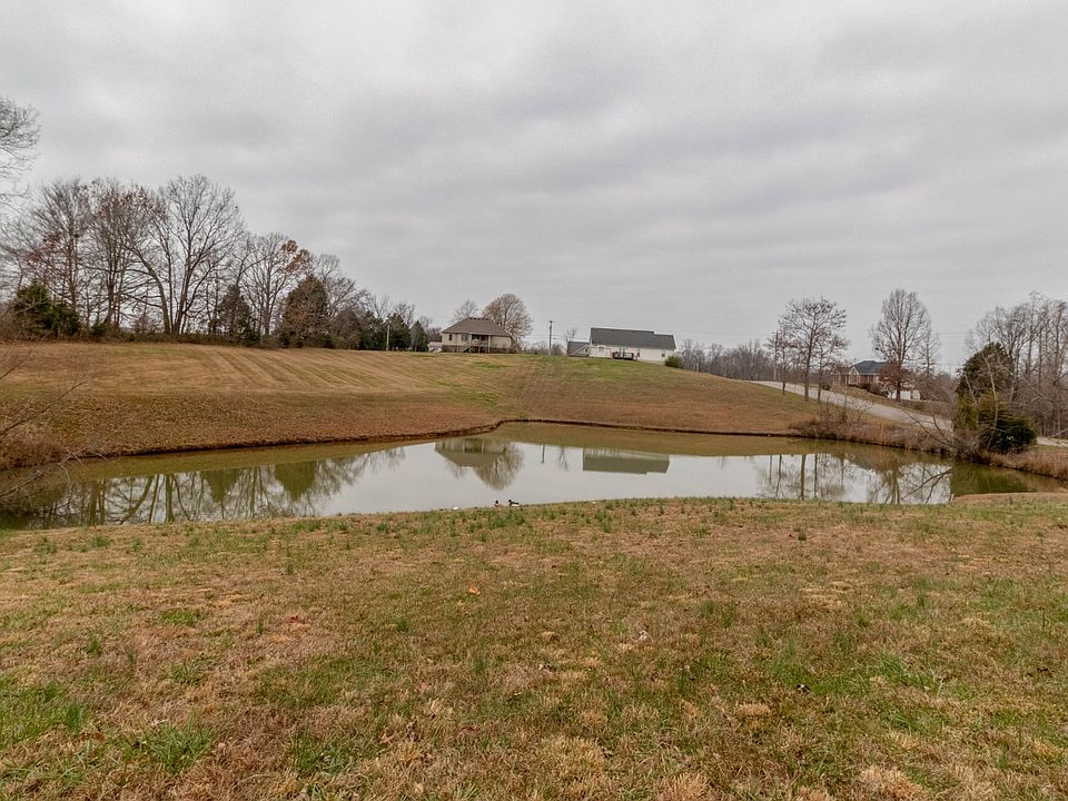 1st image of 3988 Lakewood Dr