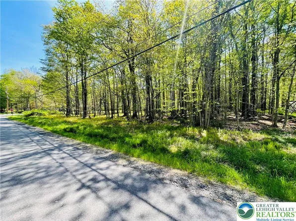 476 W Creek View Dr, Gouldsboro, PA 18424