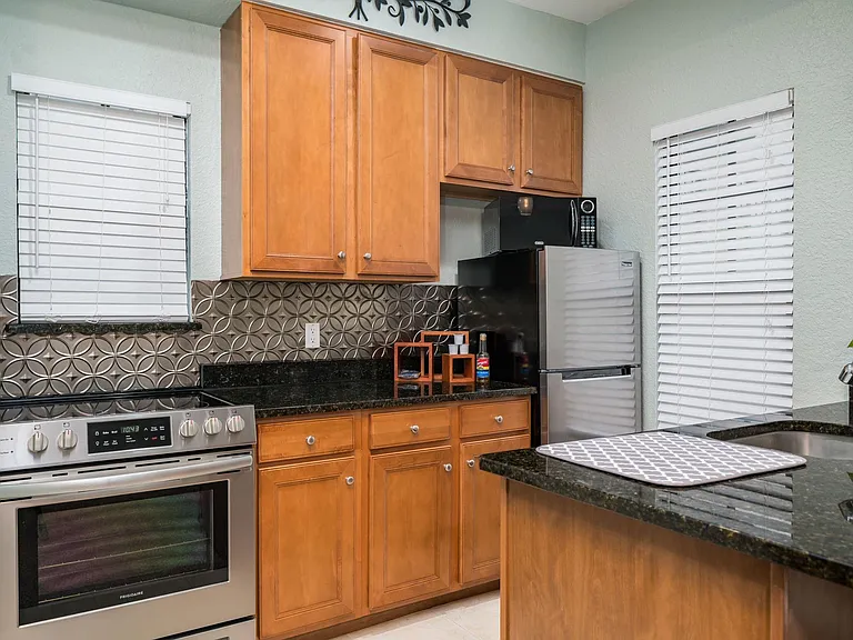 250 Westlawn Dr #605 — Photo 10