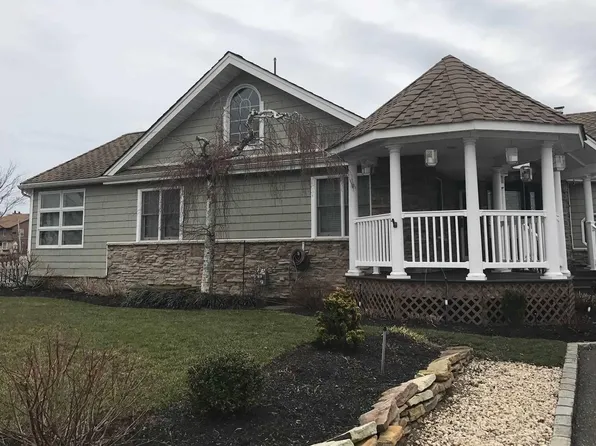 82 Bayside, Amityville, NY 11701