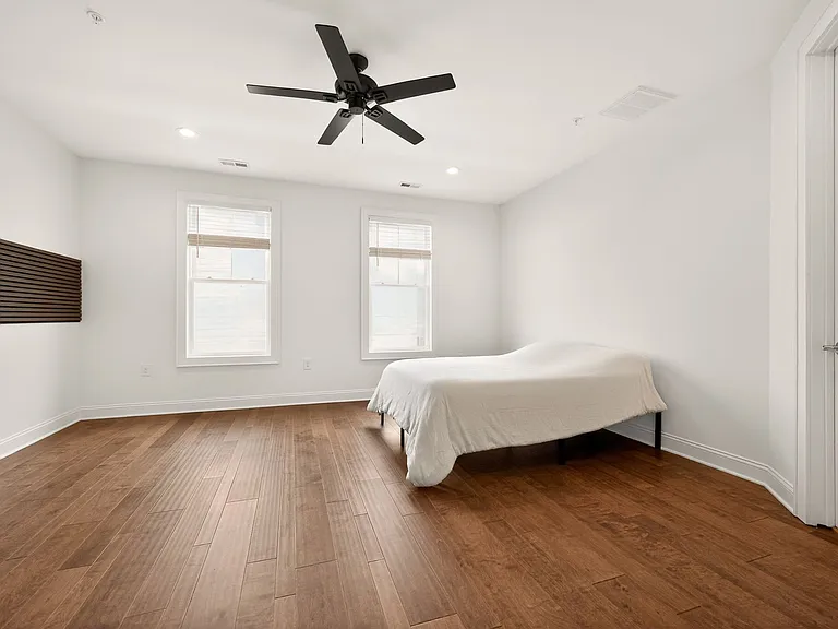 333 SE Eheart St — Photo 39