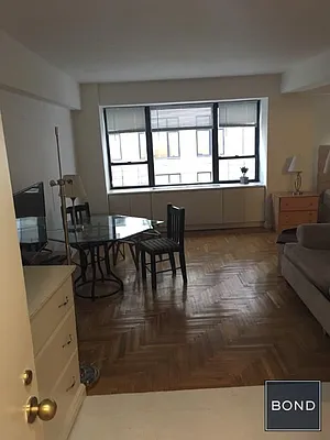 Rented by Bond New York | media 30