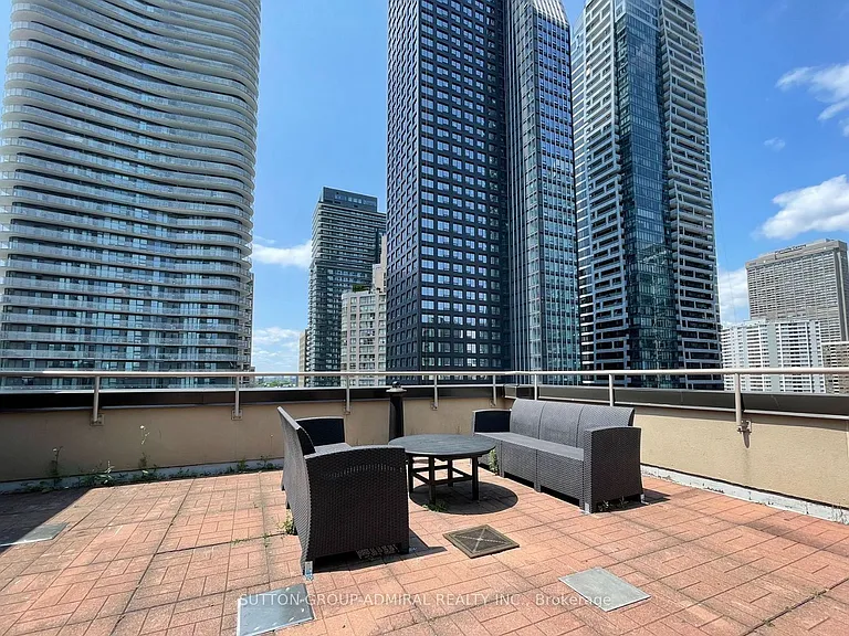 555 Yonge St #510 — Photo 5