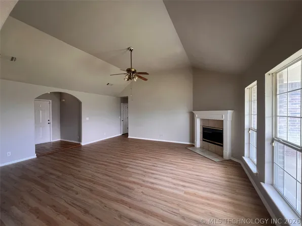 10766 E 121st St N, Collinsville, OK 74021