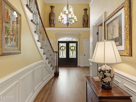 3rd image of 1837 Regents Park Rd