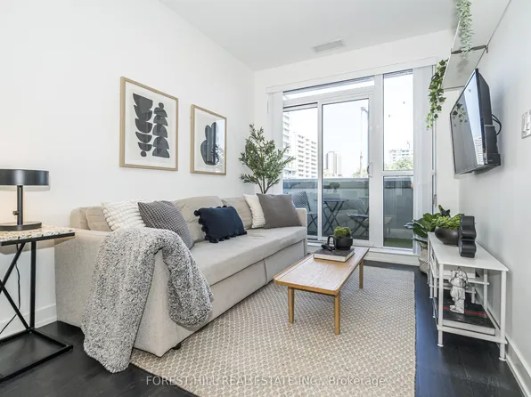 501 Saint Clair Ave W #202, Toronto, ON M5P 0A2
