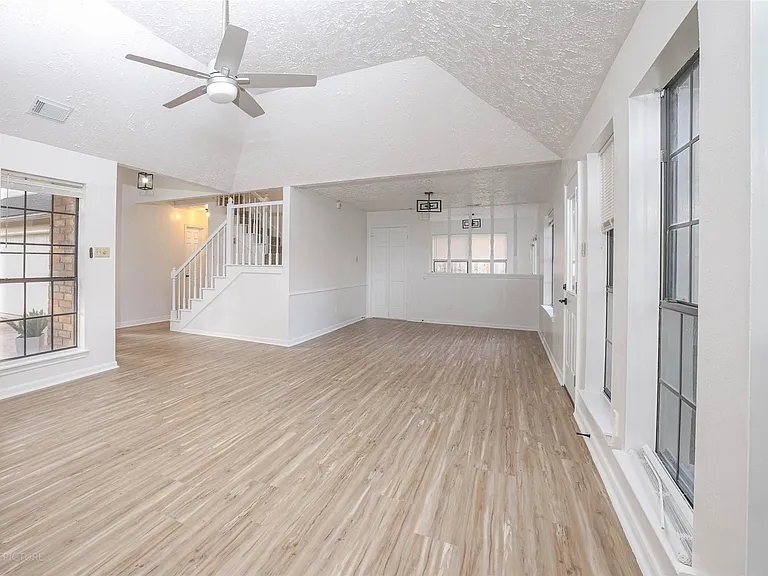 9810 Jockey Club Dr — Photo 5