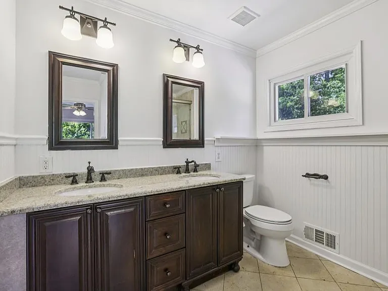 2056A Abby Ln NE — Photo 20