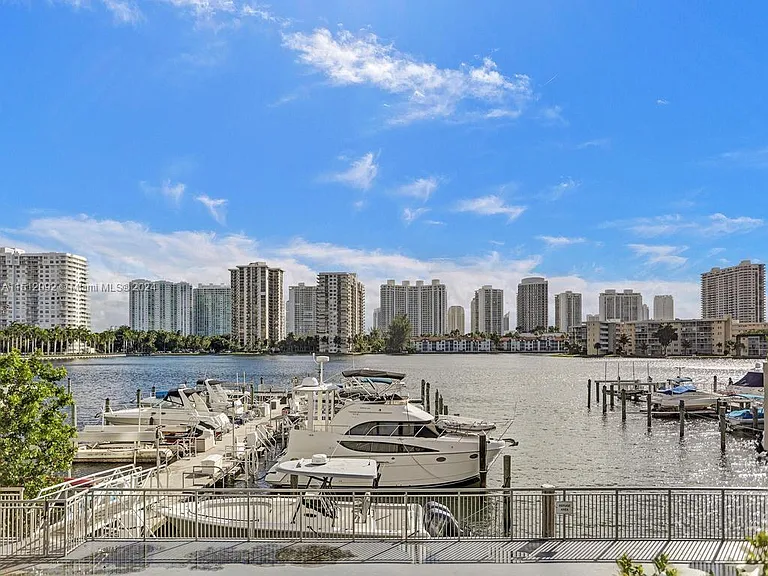 18051 Biscayne Blvd #304 — Photo 46