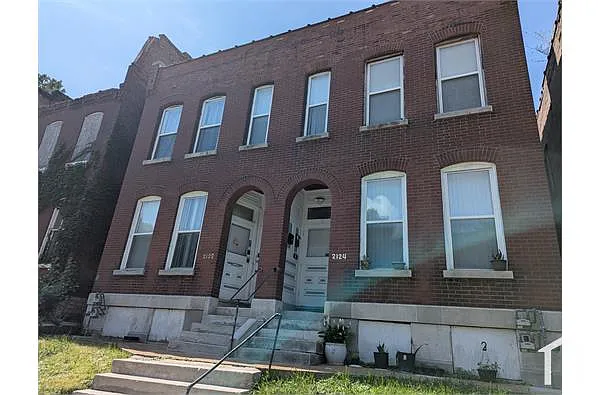 Building Photo - 2122 Chippewa St #2F