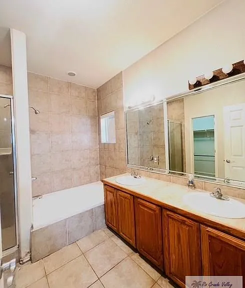 2822 Regency — Photo 9