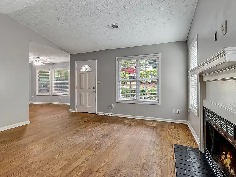 323 Farm Place Ct NE — Photo 2
