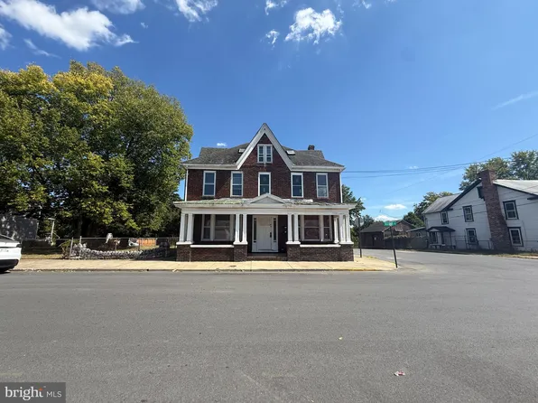 703 2nd St #B, Martinsburg, WV 25404