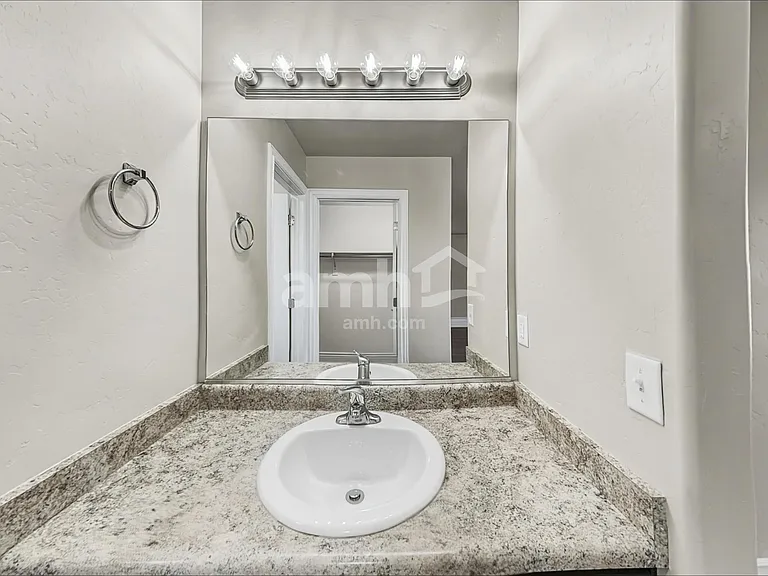 228 W Cedar Grove Ln — Photo 12