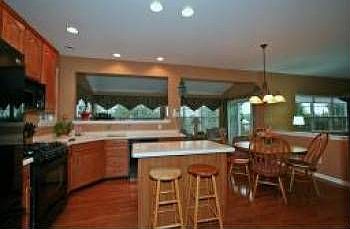 3rd image of 904 Tyler Cir