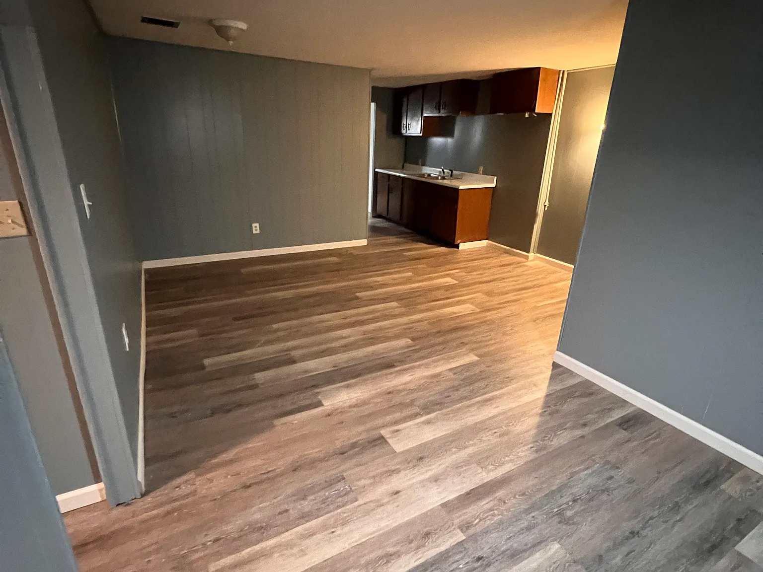 3 bed, 896 sqft, $1,200 — Photo 3