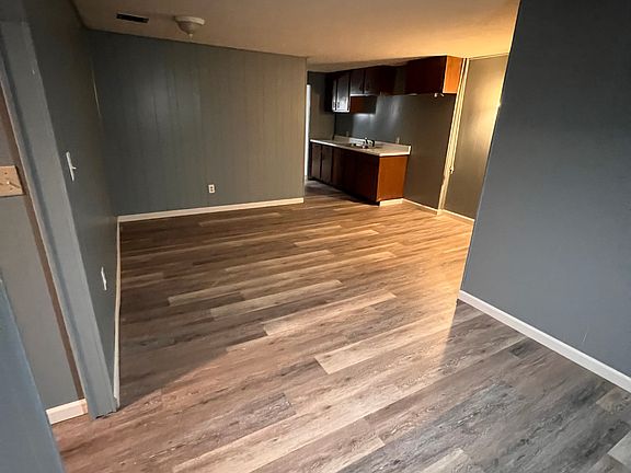 3rd image of 421 Adrian Dr