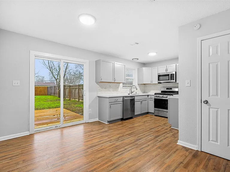 10511 Man O War Ave — Photo 5
