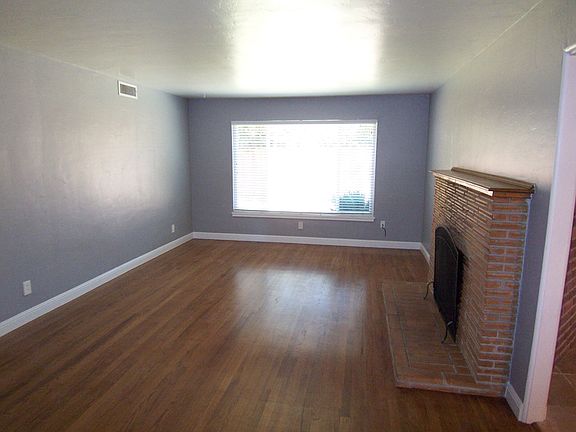 3rd image of 1700 Lakewood Dr