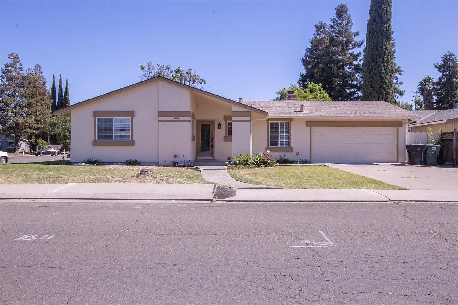 1604 Brixton Ln photo 1