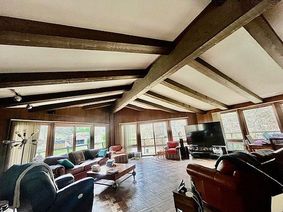 4th image of 431 Walters Rd