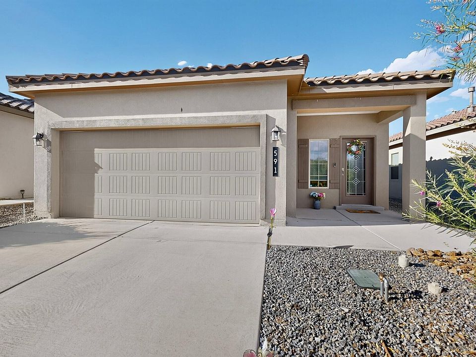 1st image of 591 Turmalina Dr SE
