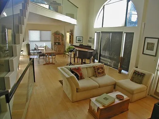 Living/dining area