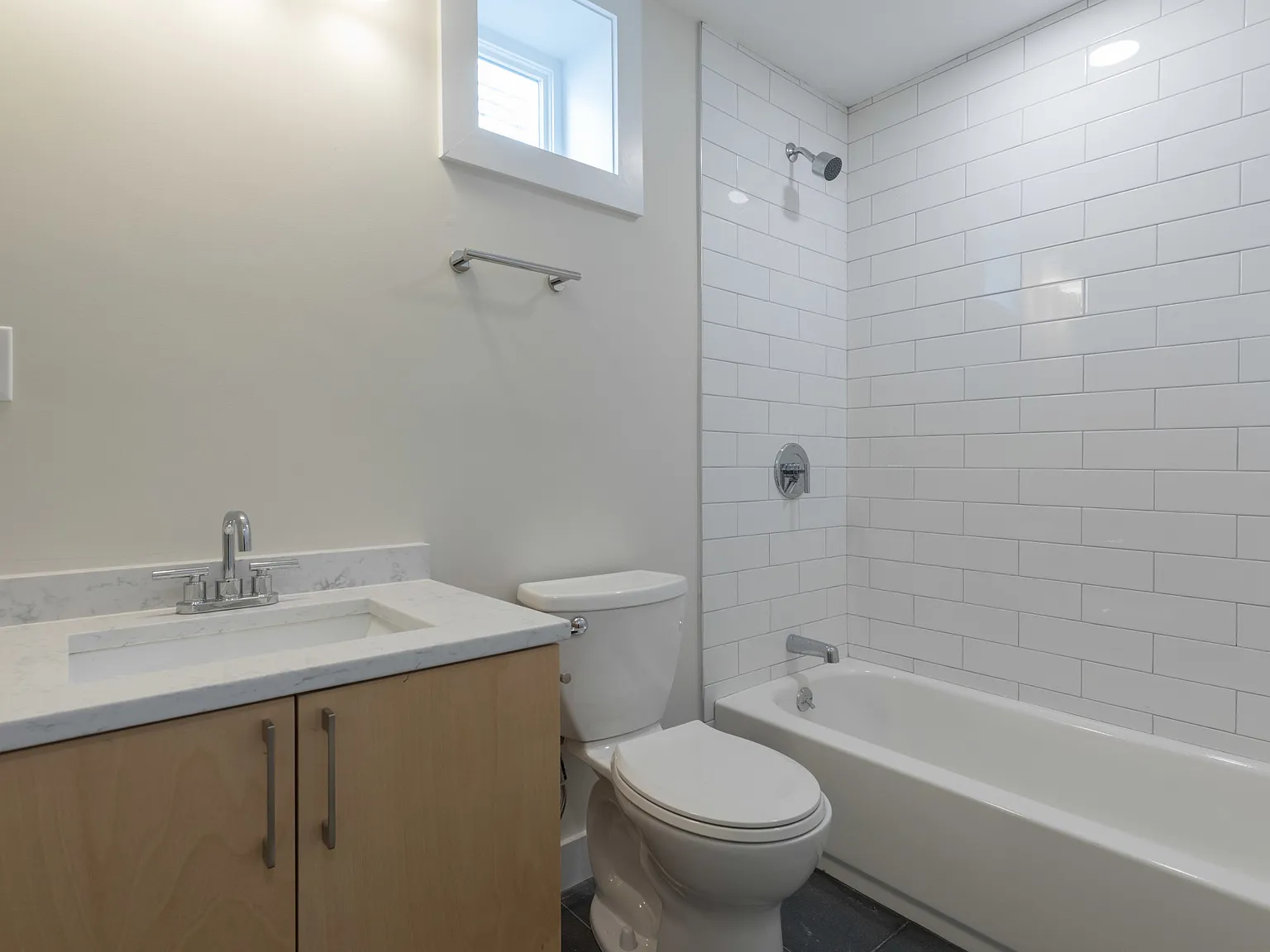 3 bed, 1050 sqft, $3,500 — Photo 4