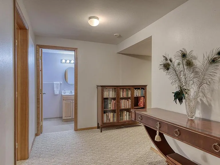 311 S Calvin Ln — Photo 16