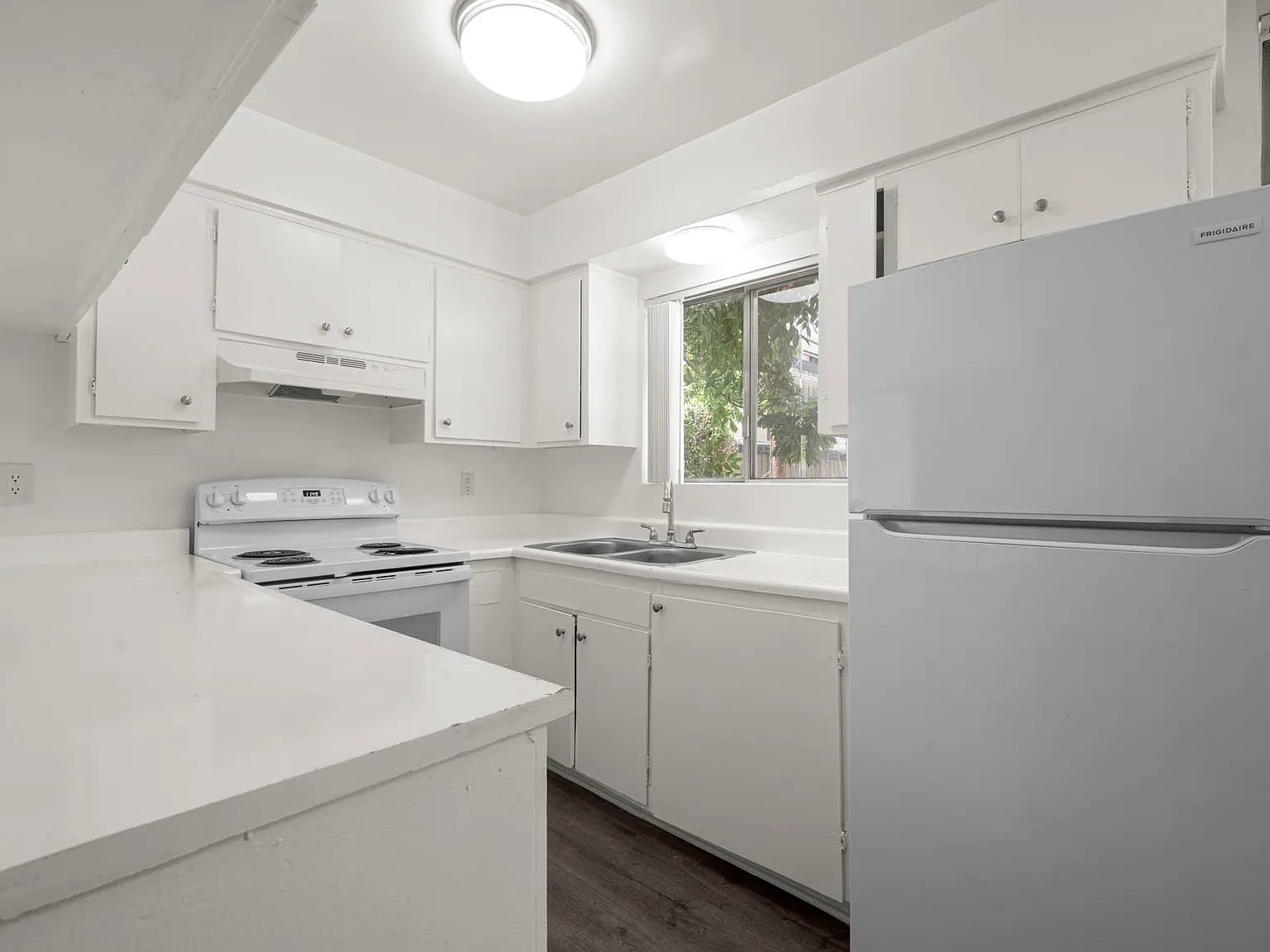 523 S Mariposa — Photo 4