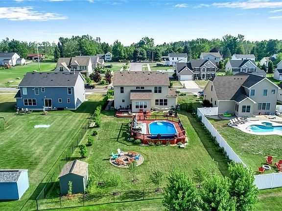 4th image of 66 Middlebury Ln