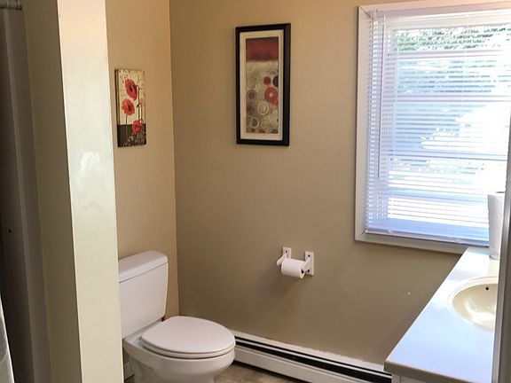 5th image of 16 Wimbledon Dr