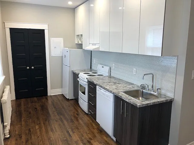 234 Charlotte St — Photo 12